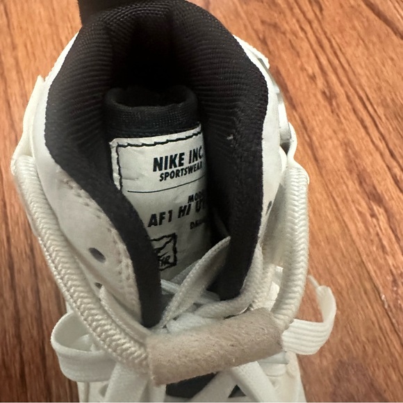 nike women’s Air Force 1 High Utility 2.0 sneakers - Picture 13 of 16